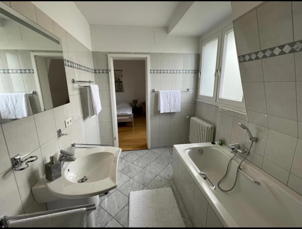 Luxury Rooftop Loft With River View 10Min To City Lejlighed Düsseldorf Eksteriør billede