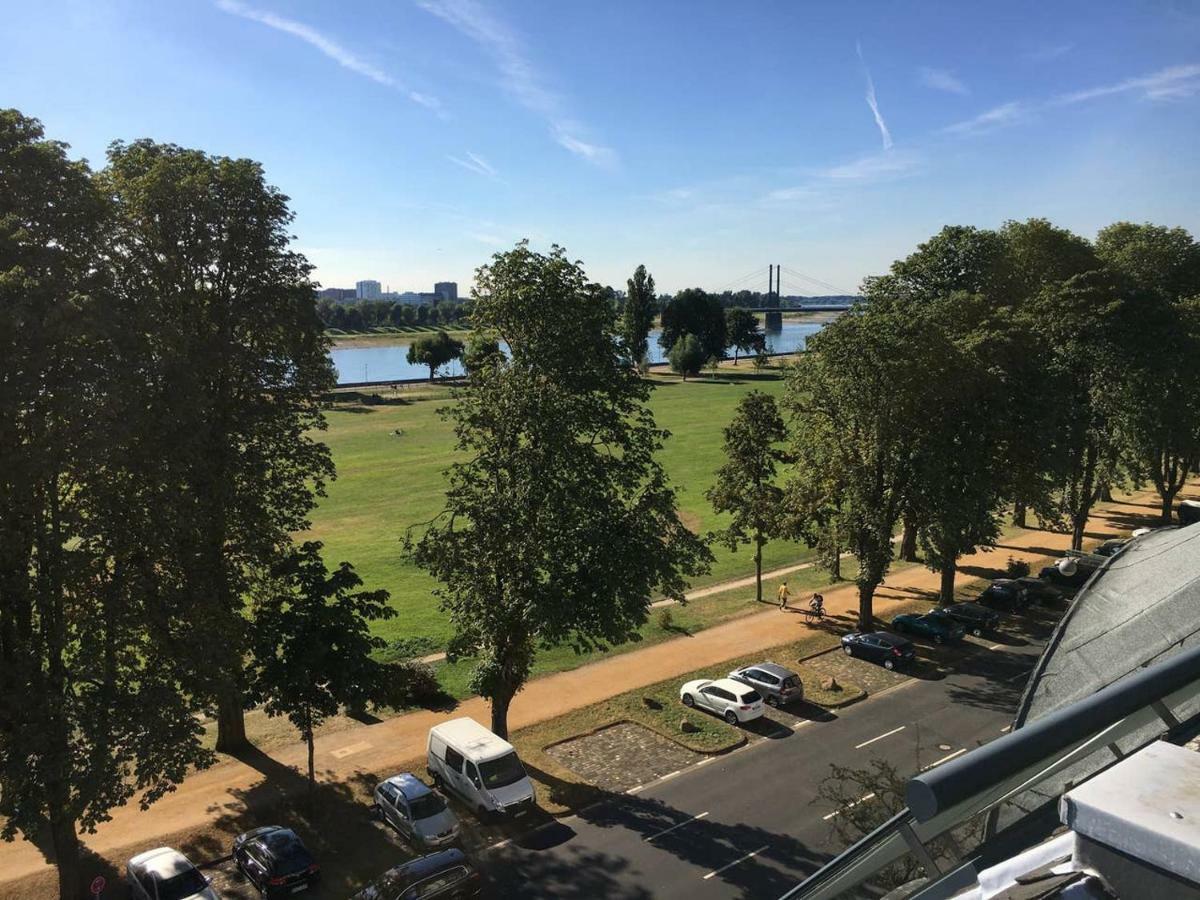Luxury Rooftop Loft With River View 10Min To City Lejlighed Düsseldorf Eksteriør billede